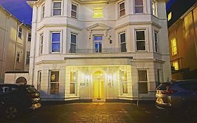 Luxury 2 Beds Apartment By The Sea